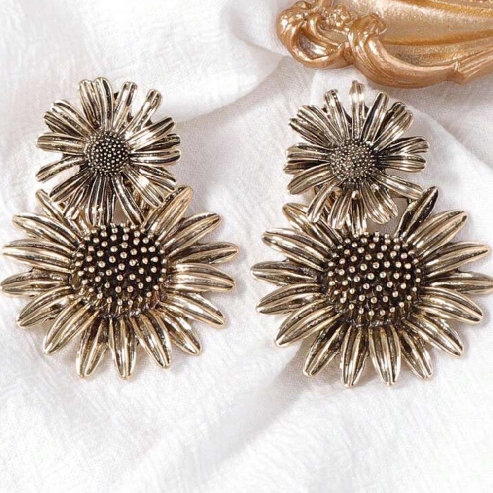 Antique Gold Sunflower Choker Necklace & Earrings Set Statement Set - Picture 4 of 7